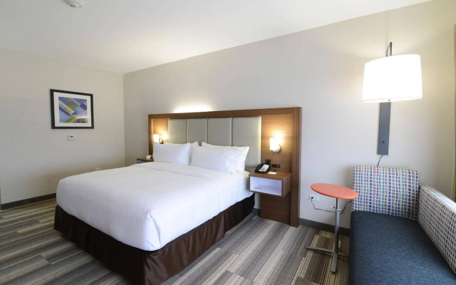 Holiday Inn Express & Suites Chicago North Shore - Niles by IHG