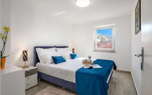 Apartment Ayni With Private Pool
