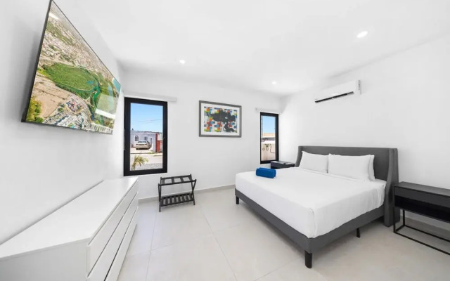 Brand NEW Villa Central Location Private Pool