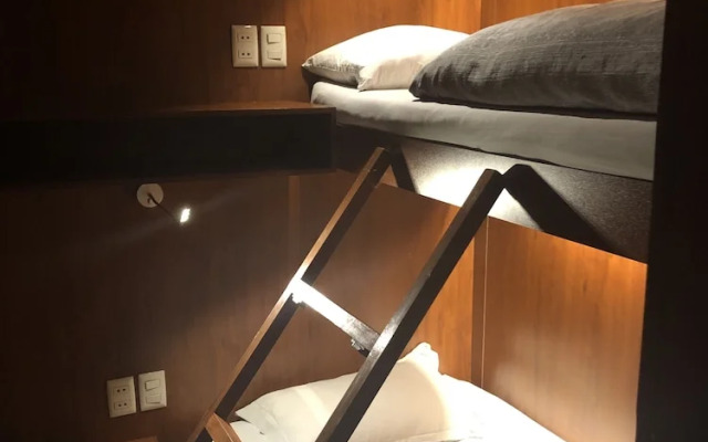 Onkel Inn Airport Sleepbox