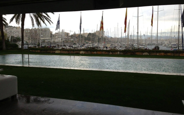Yacht hotels