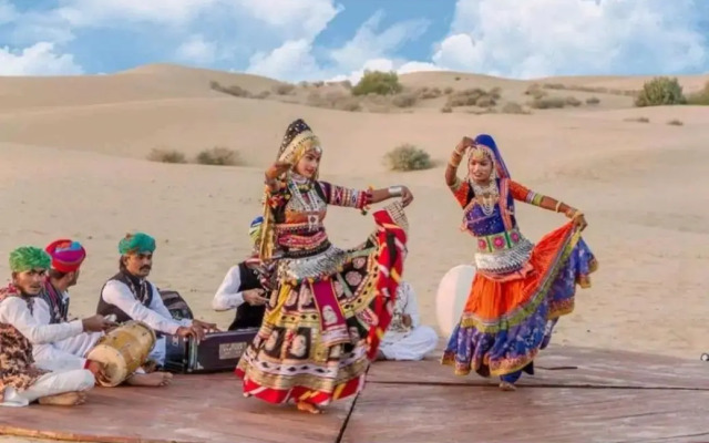 Golden Sandstone Hotel Desert Safari Camp