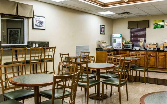 Quality Inn Airport - Cruise Port