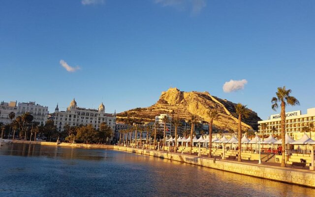 Alicante old city & beach appartment