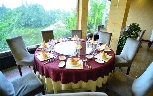 Phoenix Lake Impression Emei Hotel