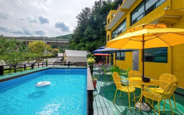 Four Seasons leisure town - Glamping