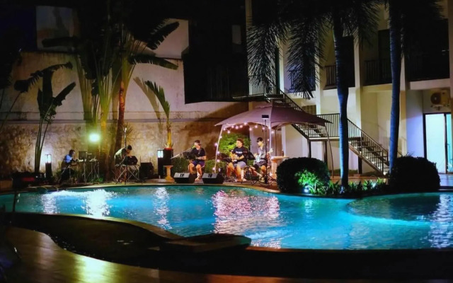 Platinum Hotel