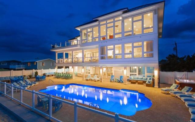 Blue Horizon - 10 Br Home