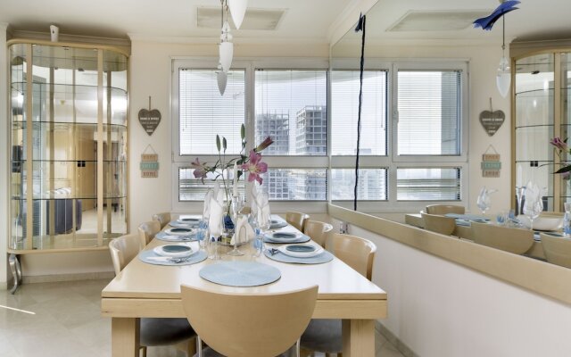 Luxurious 2BR with Panoramic Sea View