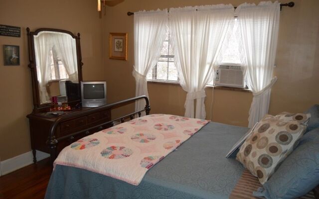 Maple Street Bed and Breakfast LLC