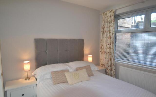 Charming 1 bed riverside apartment