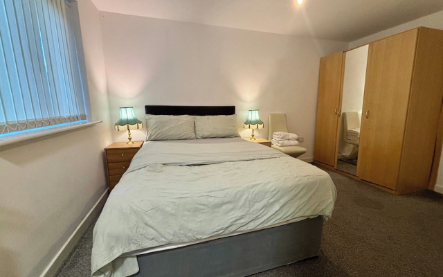 2 Bed Apartment-sleeps 4-free Parking