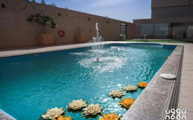 Noon Hotel Suites