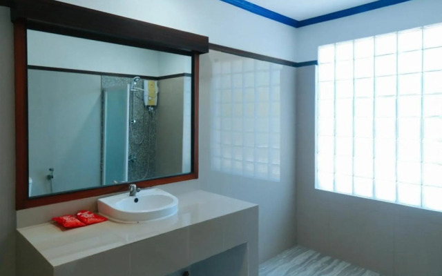 RedDoorz Plus @ Castle Chateau Iloilo