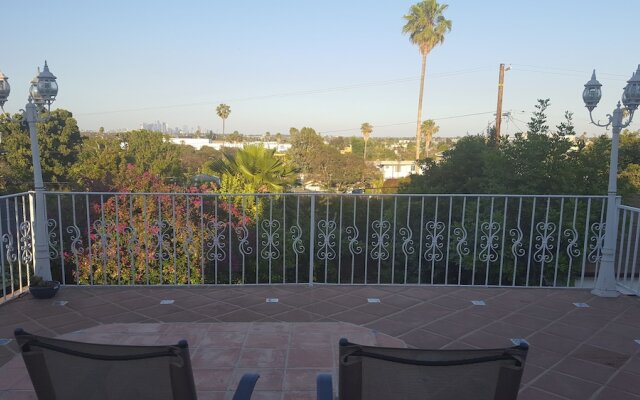 Great 2 Floor house in Beverly-wood