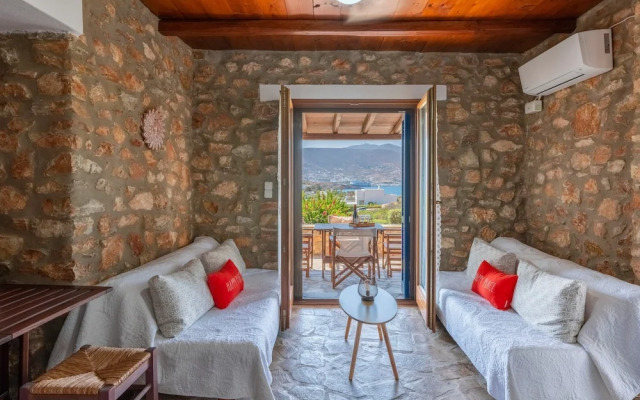 Elena s Traditional Dreamhouse