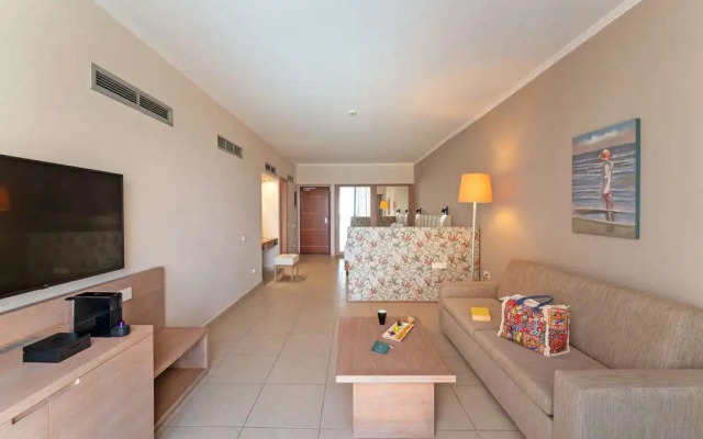 Kresten Royal Euphoria Resort