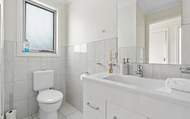 Stylish and Spacious Launceston Villa + Free Wifi