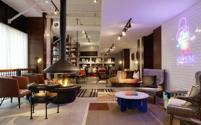 Moxy Richmond Downtown