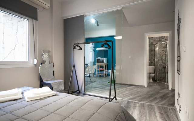 Autonomous House in the heart of Plaka