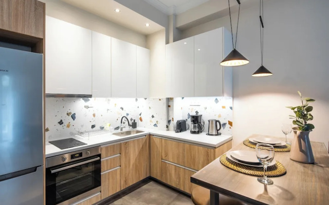 The Beatles 2-BR Apartment in Athens