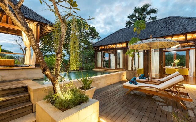 Splendid Beachfront 2 Br Villa in Seminyak