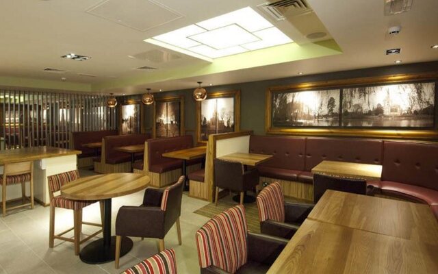 Premier Inn Stratford Upon Avon Central