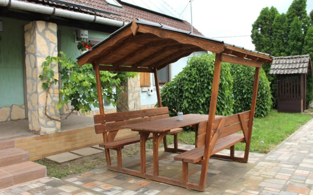 Tisza Villa