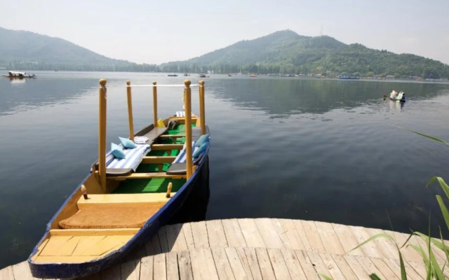 Sukoon Houseboat Kashmir