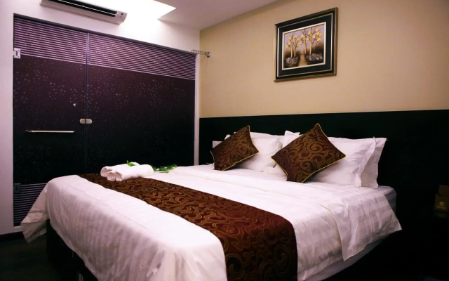 J Suites Hotel