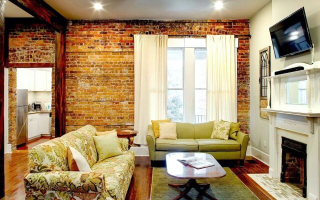 Elegant Brick 2 BR in downtown Savannah