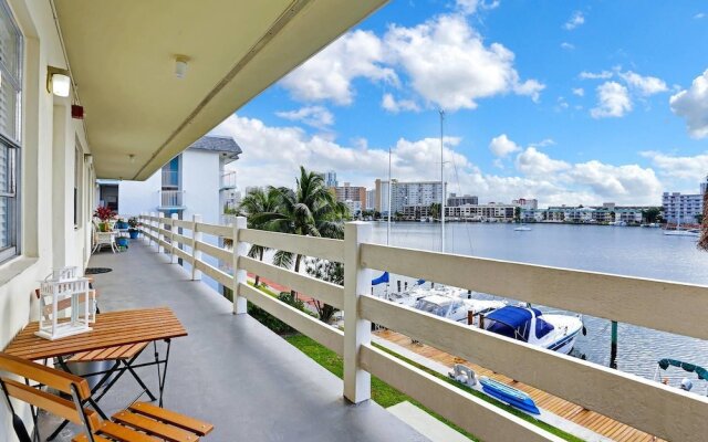 Stylish & Unique 1 BR Designer Waterview APT