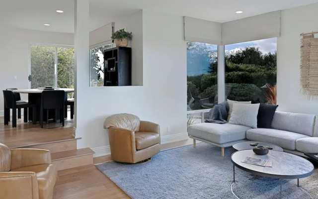 327 Hillcrest Drive