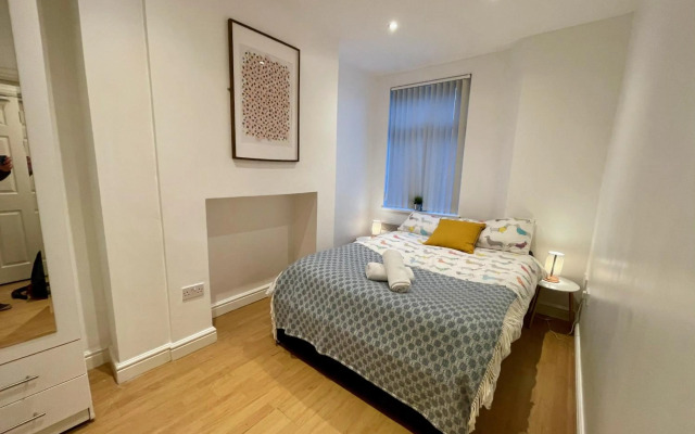 Bute Park Apartment w/ Heating + Private Bathroom