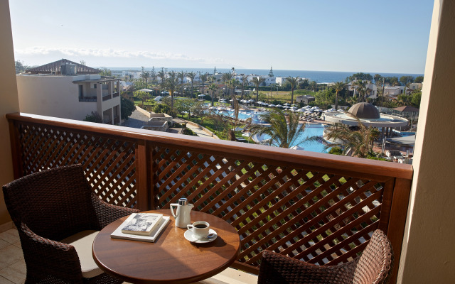 Minoa Palace Resort