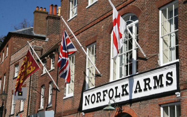 Norfolk Arms Hotel