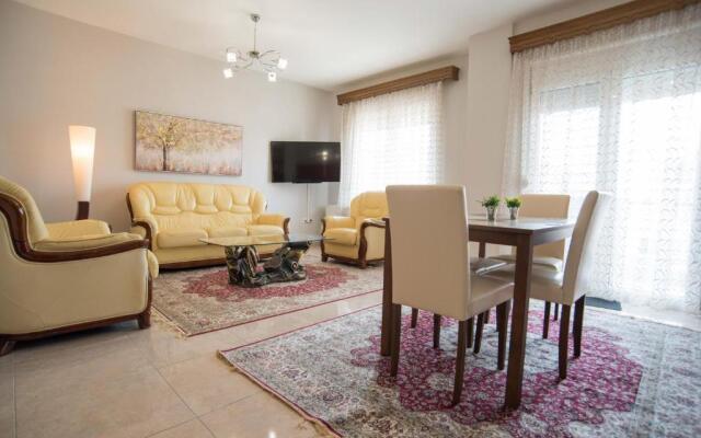 Friendly Flat 4