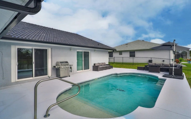 Waterside Pool Paradise