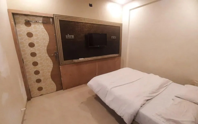 Spot on 38779 Roshan Residency