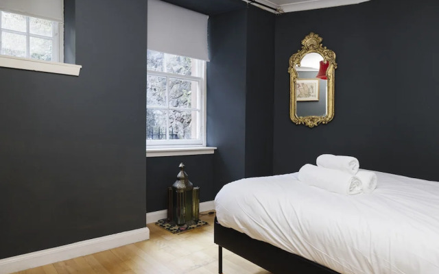 JOIVY Castle Hideaway