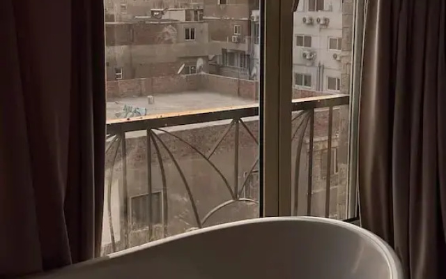 Jimmy Pyramids Hotel