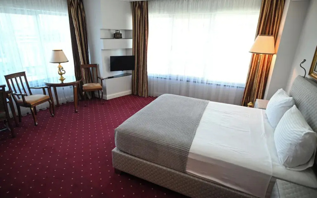Stone Bridge Hotel