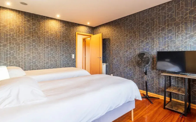 Gorgeous Villa Looking to Douro