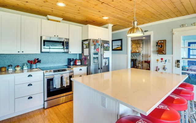 Across Water From Belfair SP: Hood Canal Cottage!