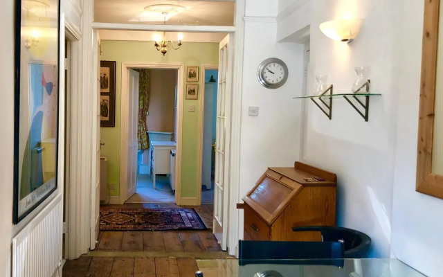 Dressmakers Salon - Unique 3 Bedroom in Gothic Villa