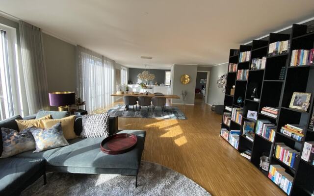 Beautiful 3-bed Apartment in Munchen