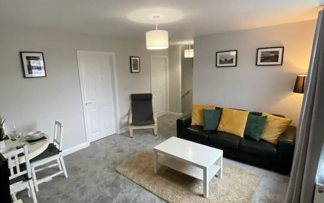 Flat - Sleeps 4 - Pet Friendly - Parking