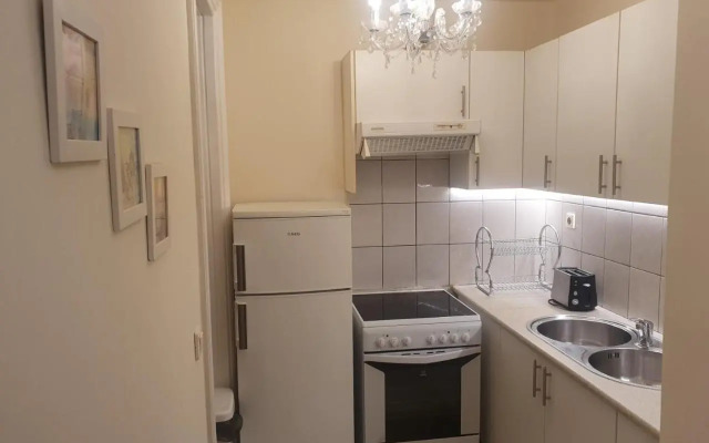 John's Athenian Beauty 45m2 , Metro 7' (Adults Only)