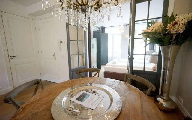 Kade Residence