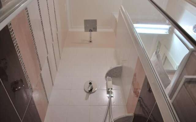 For Group: Luxury Apartment in City Center